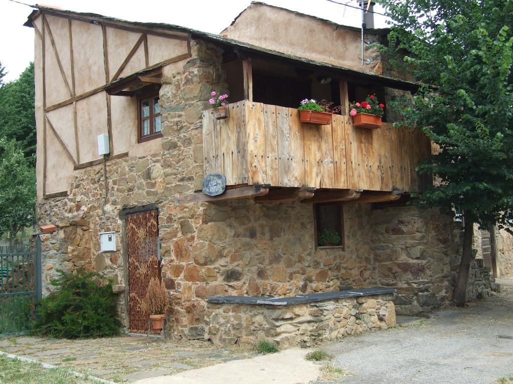 Gasthaus Casa Aurora San Esteban del Toral Exterior foto